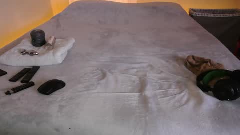 Snapshot of pussylover2182 chatting on 12.28.24 pussylover2182 online show from 12.28.24