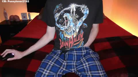 Snapshot of pussylover2182 chatting on 10.26.25 pussylover2182 online show from 10.26.25