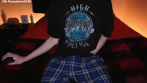 Snapshot of pussylover2182 chatting on 11.09.25 pussylover2182 online show from 11.09.25