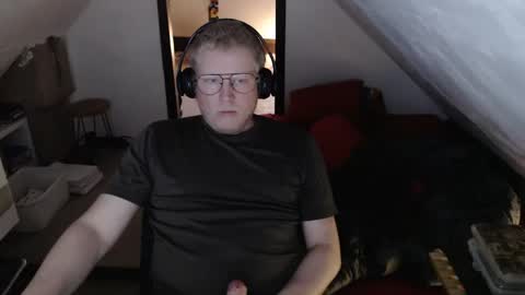 Snapshot of pussylovercb chatting on 04.16.26 pussylovercb online show from 04.16.26