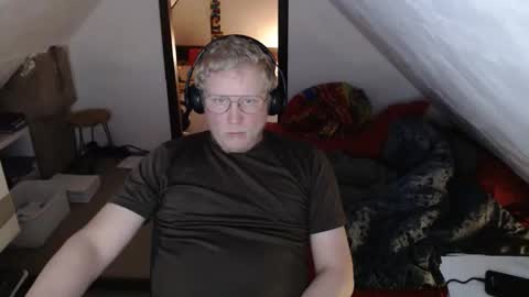 Snapshot of pussylovercb chatting on 05.13.26 pussylovercb online show from 05.13.26
