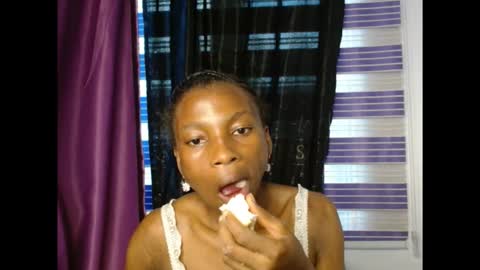 Snapshot of pussyxxjuice chatting on 10.21.25 pussyxxjuice online show from 10.21.25