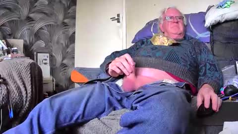 Genital sucker online show from 10.11.25