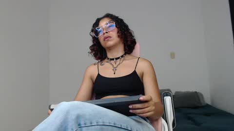 Snapshot of putakusan chatting on 12.25.24 Izumi online show from 12.25.24