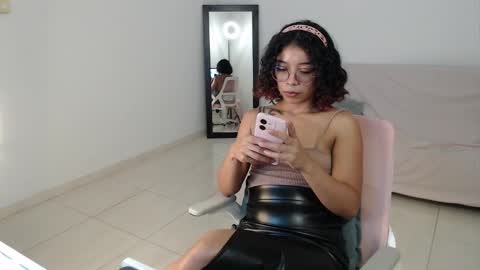 Snapshot of putakusan chatting on 02.24.25 Izumi online show from 02.24.25