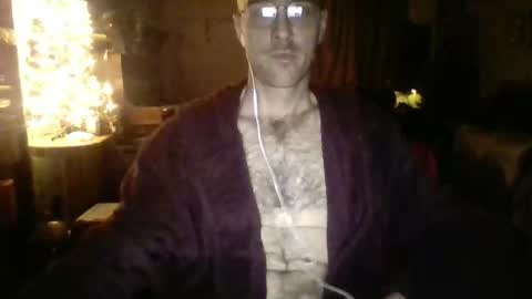 Snapshot of q2phq2ph chatting on 11.27.25 q2phq2ph online show from 11.27.25