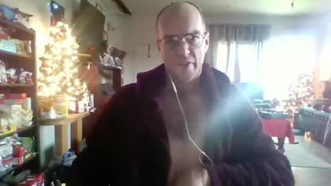 Snapshot of q2phq2ph chatting on 12.18.25 q2phq2ph online show from 12.18.25