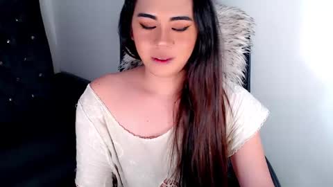 Snapshot of qt_luna18 chatting on 12.18.24 qt_luna18 online show from 12.18.24