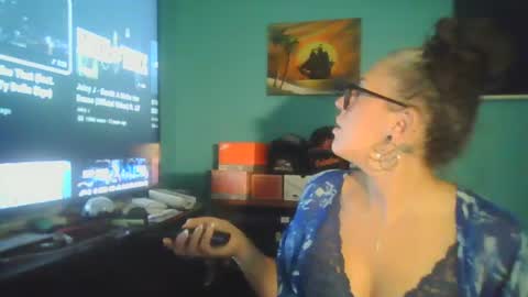 Snapshot of qtwittaboot chatting on 07.25.26 QTwittaBooT online show from 07.25.26