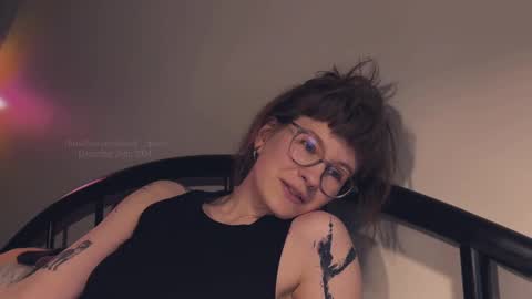 Snapshot of quack__quack chatting on 12.26.24 online show from 12.26.24