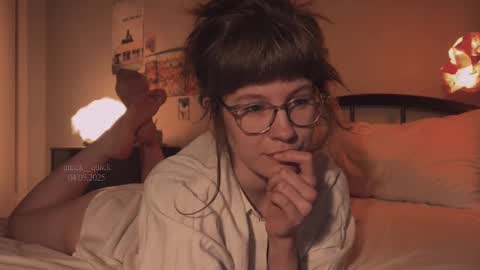 Snapshot of quack__quack chatting on 03.04.25 online show from 03.04.25