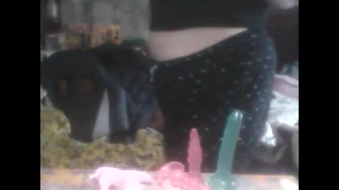 Snapshot of queeeendeepthrot chatting on 02.25.25 Bigtitanalslut online show from 02.25.25