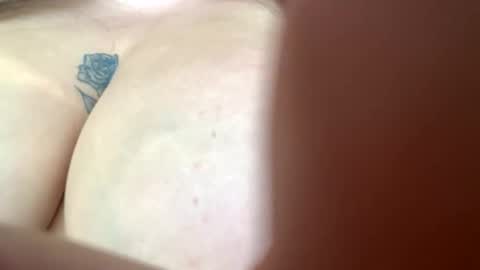 Snapshot of queeeendeepthrot chatting on 10.01.25 Bigtitanalslut online show from 10.01.25