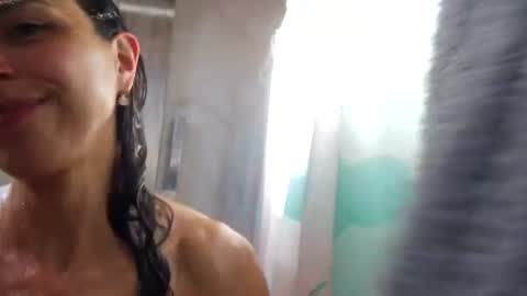 Snapshot of queen899999 chatting on 06.29.26 HI IM SWEET Privates are OPEN online show from 06.29.26