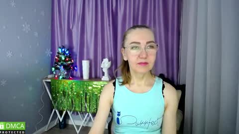 Snapshot of queen_a_n_i chatting on 12.12.24 A N I  Ill be here on December 1st online show from 12.12.24