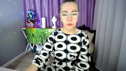 Snapshot of queen_a_n_i chatting on 01.02.25 A N I  Ill be here on December 1st online show from 01.02.25