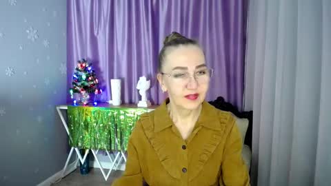 Snapshot of queen_a_n_i chatting on 01.02.25 A N I  Ill be here on December 1st online show from 01.02.25