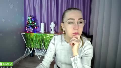 Snapshot of queen_a_n_i chatting on 01.04.25 A N I  Ill be here on December 1st online show from 01.04.25