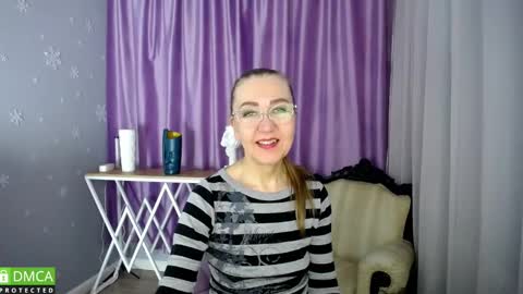 Snapshot of queen_a_n_i chatting on 03.08.25 A N I  Ill be here on December 1st online show from 03.08.25