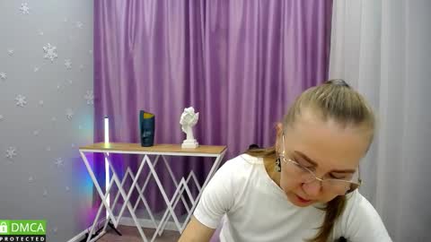 Snapshot of queen_a_n_i chatting on 09.19.25 A N I  Ill be here on December 1st online show from 09.19.25