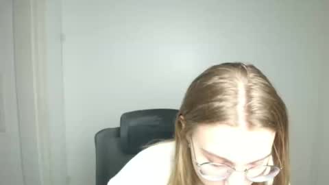 Snapshot of queen_amelie chatting on 02.14.26 Amelie online show from 02.14.26