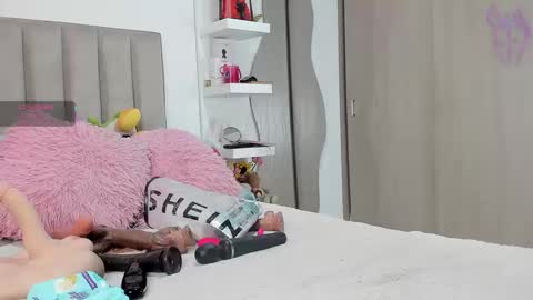 Snapshot of queen_antonella_oficial chatting on 09.13.25 QUEEN ANTONELLA online show from 09.13.25