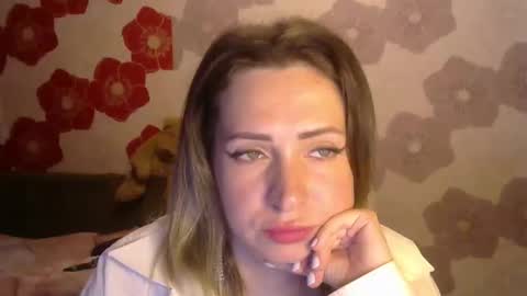 Snapshot of queen_daenerys chatting on 09.15.25 Queen Daenerys online show from 09.15.25