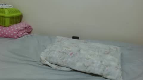 Snapshot of queen_ema chatting on 04.20.26 queen ema online show from 04.20.26
