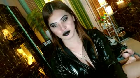 Kendal  online here from 6am-3pm philippine time online show from 06.13.26