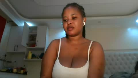 Snapshot of queen_kikih chatting on 06.17.26 Queen kikih online show from 06.17.26