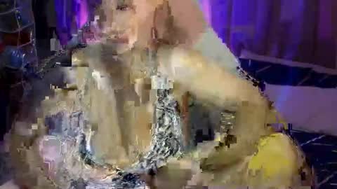 QueenHennessy online show from 04.03.26