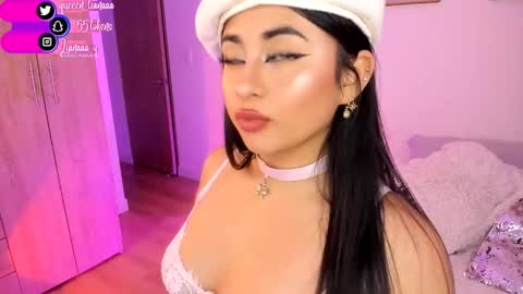 Snapshot of queen_liana chatting on 01.02.25 Liana  online show from 01.02.25