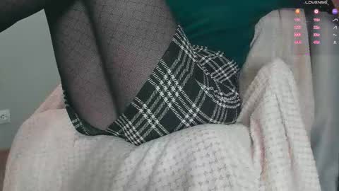 Snapshot of queen_nylon chatting on 11.12.25 Carly online show from 11.12.25