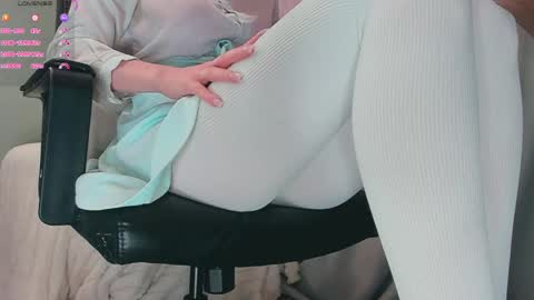Snapshot of queen_nylon chatting on 05.06.26 Carly online show from 05.06.26