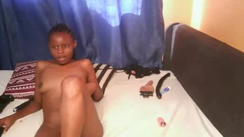 Snapshot of queen_sashavixen chatting on 11.15.25 queen_sashavixen online show from 11.15.25