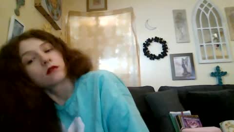 queencrimsonlvx online show from 07.15.26