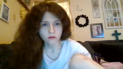 queencrimsonlvx online show from 07.20.26