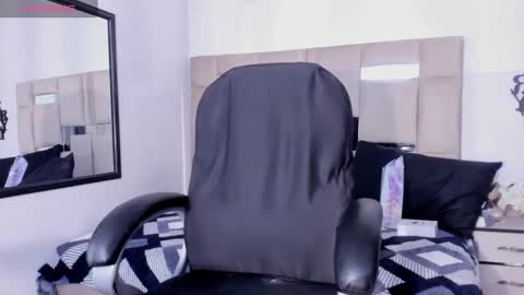 QUEENJEENN online show from 01.20.25