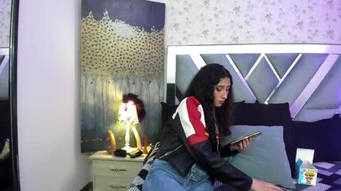 Snapshot of queenjenn__ chatting on 05.07.26 QUEENJEENN online show from 05.07.26