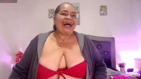 Snapshot of queenmature chatting on 05.09.26 VickyBoobss online show from 05.09.26
