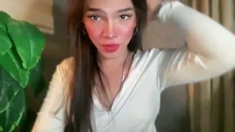Snapshot of queenn_xxx chatting on 05.15.26 QUEEN online show from 05.15.26