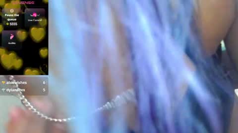 QueenOfHearts online show from 03.05.25