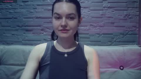 Snapshot of queenofmodels chatting on 04.01.26 QueenOfModels online show from 04.01.26