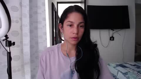 Snapshot of queenvictoria2023 chatting on 01.06.25 Paola online show from 01.06.25