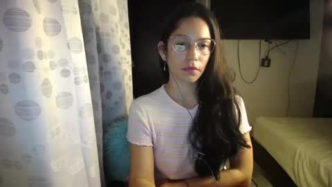 Snapshot of queenvictoria2023 chatting on 01.12.25 Paola online show from 01.12.25