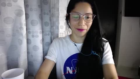 Snapshot of queenvictoria2023 chatting on 02.13.25 Paola online show from 02.13.25