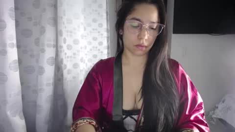 Snapshot of queenvictoria2023 chatting on 11.19.25 Paola online show from 11.19.25