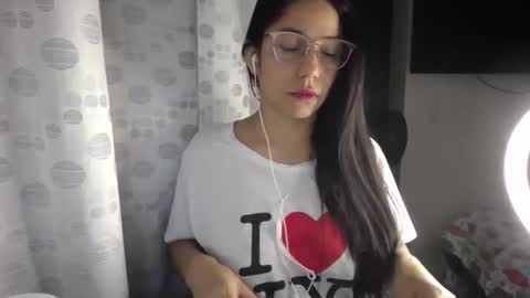 Snapshot of queenvictoria2023 chatting on 03.21.26 Paola online show from 03.21.26