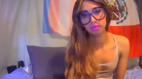 Mia online show from 11.14.25