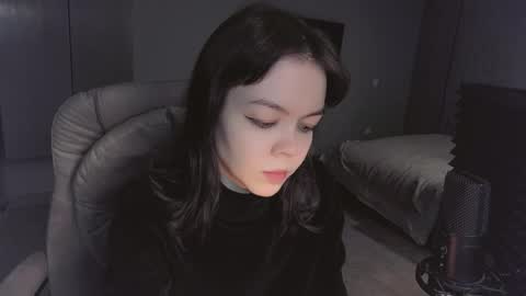 Snapshot of quietluxury chatting on 04.30.26 quietluxury online show from 04.30.26